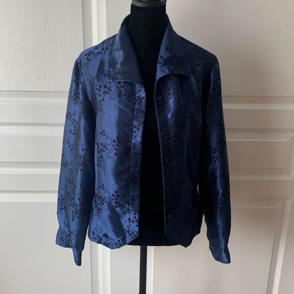 Liz Baker blue button up blouse with black flower detailing size 6